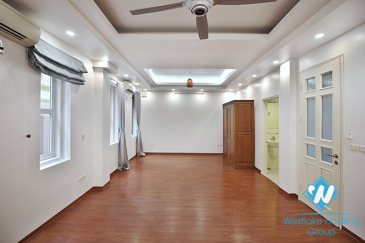 Lake view - House for rent in Tay Ho District